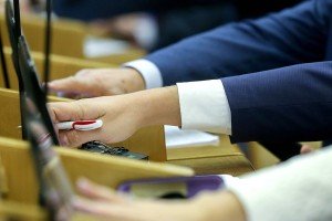 Чиновников накажут штрафами за оскорбление граждан