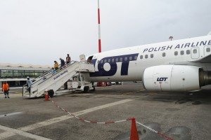 Сотни работников польской авиакомпании уволены в День святого Валентина