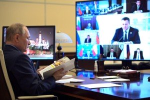 Путин потребовал убрать абсурдную бюрократию из соцсферы