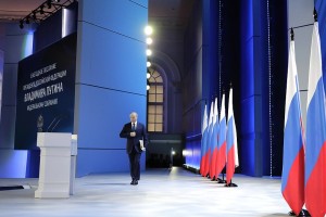 Путин пообещал всем школьникам по 10 тыс. рублей