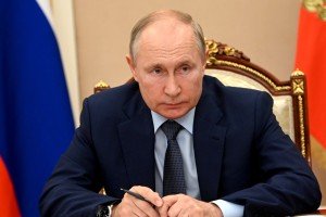 Президент предложил оказать дополнительную поддержку медработникам из-за пандемии