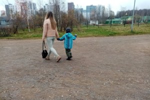 Одинокие родители в Москве и области получат денежные выплаты