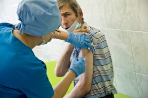 Кабмин поощрит вакцинированных розыгрышем денежных призов