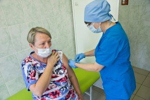 На выплаты участвующим в вакцинации медикам выделили около 8 млрд рублей