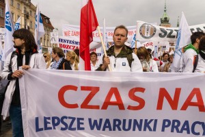 В Варшаве прошла масштабная акция протеста медиков