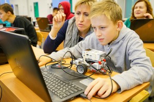 Заканчивается прием заявлений на единовременную выплату школьникам