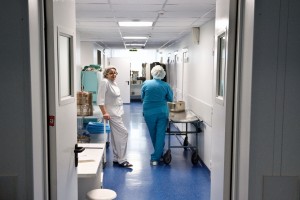 Реформу оплаты труда медиков могут притормозить