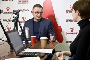 Вакцинацию и введение QR-кодов обсудили во время прямого эфира