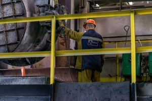 Содержать до решения суда