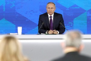 Путин поручил Минздраву привлекать переболевших COVID-19 к диспансеризации
