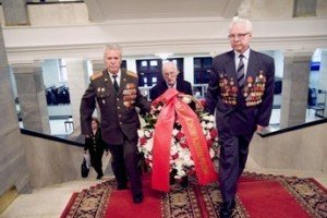 Ветераны Минэкономразвития возложили цветы к мемориальным доскам павших товарищей