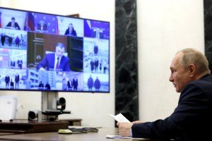 Путин: нужно из трущоб людей выселять