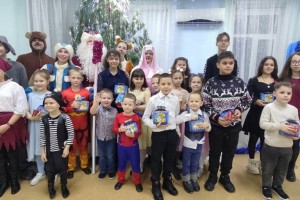 Профком Безенчукской ЦРБ провел новогоднее представление для детей сотрудников