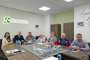 Работая вместе: президиум пермского крайкома посетил ООО «Кама»