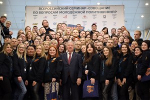 Как аппаратчик аппаратчикам