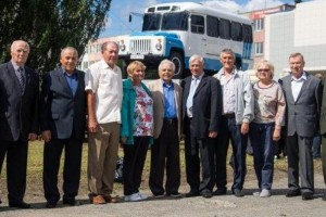 В Кургане поставили памятник зауральскому автобусу