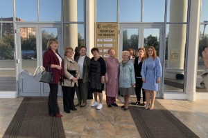 Профорганизация Сызранской стоматологической поликлиники подарила билеты в театр своим ветеранам