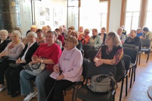 Члены профсоюза Самарского противотуберкулёзного диспансера чествуют своих ветеранов