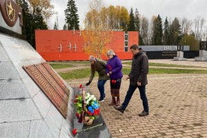 Профактивисты отдали дань память погибшим мирным жителям в Хацуни