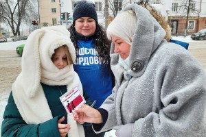 Жители столицы Мордовии поздравили мам вместе с профсоюзом