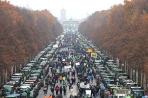 Тысячи тракторов заблокировали центр Берлина в знак протеста