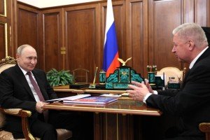Владимир Путин провел рабочую встречу с председателем ФНПР Михаилом Шмаковым