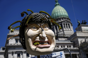 Профсоюзы Аргентины провели всеобщую забастовку и масштабный митинг