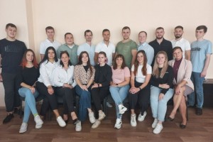 Сотрудники хлебной. Продавщица хлеба. Пекарь хлебобулочных изделий. Завод пермский хлебокомбинат. Хлебная компания традиция нагорная нижний новгород.