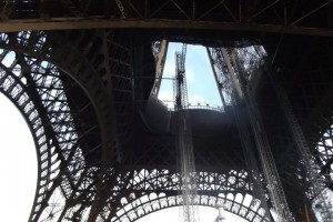 Сотрудники Эйфелевой башни проголосовали за забастовку