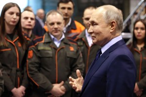 Путин поддержал идею об учреждении госнаграды для трудовых династий