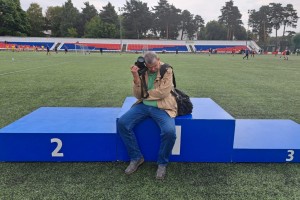 За объективом