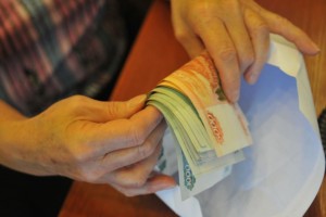 Платящих менее МРОТ работодателей Владивостока вызвали на «ковер»