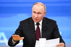 Путин поручил правительству обеспечить рост МРОТ более чем в два раза