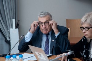 Сколько в одни руки