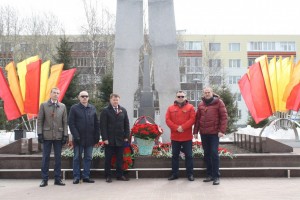 Профлидеры ТюмнМО ВЭП собрались у Вечного огня в Сургуте