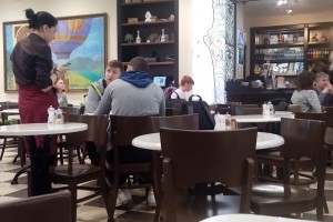 Расходы на привлечение массового персонала сравнялись с тратами на руководящих работников