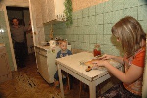 Россияне назвали порогом бедности зарплату менее 43 тысяч рублей