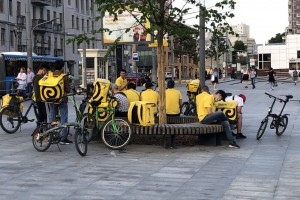 Россияне возмущены зарплатами чиновников и курьеров