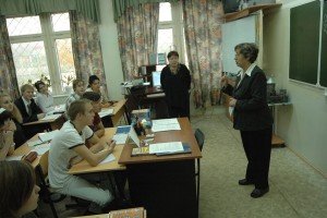 Педагоги считают бюрократию и низкие зарплаты своими главными проблемами