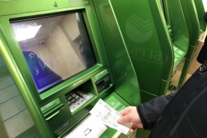 Греф: люди несут деньги на депозиты