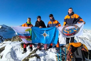 Профактивисты отметили День спасателя восхождением на скалу Горячева