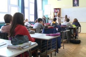 Сербские педагоги требуют повышения зарплаты до средней по стране