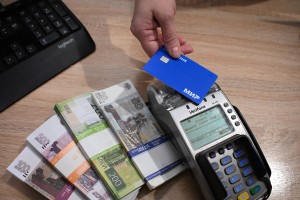 Впервые доля россиян с доходами более 100 тысяч рублей превысила 11%