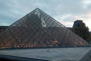 Профсоюз назвал «ересью» планы Макрона по «возрождению» Лувра