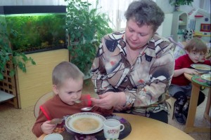 Воспитатели из подмосковного Одинцова требуют повышения зарплаты