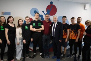 Герой Социалистического Труда Геннадий Баштанюк поддержал молодежь на турнире по лазертагу