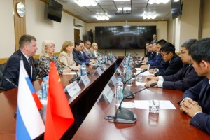 В первомайских акциях в Приморье примут участие представители профсоюзов Китая