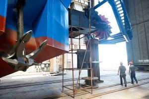К концу 2025 года в России прогнозируют рост зарплат до 100 тысяч  рублей