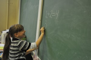 Расходы на подготовку детей к школе выросли, объем покупок сократился