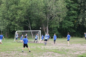 Футбол объединяет поколения: в детских лагерях «Крылатый» и «Солнечный» прошли футбольные матчи с ФК «Профсоюз КАМАЗа»